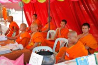 That Louang festival