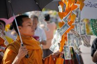 That Louang festival